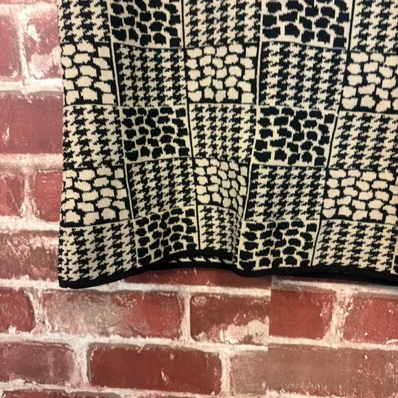 Grace Dane Lewis Chic Black and Cream Women's Top (small) - Picture 3 of 8